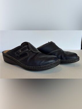 Finn Comfort Black Slip On Mule Clogs. 
Size 8. (38EU)